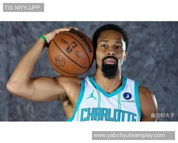 黄蜂队宣布裁掉效力11年的老将后卫丁威迪下一站将何去何从引发关注 黄蜂队宣布裁掉效力11年的老将后卫丁威迪下一站将何去何从引发关注