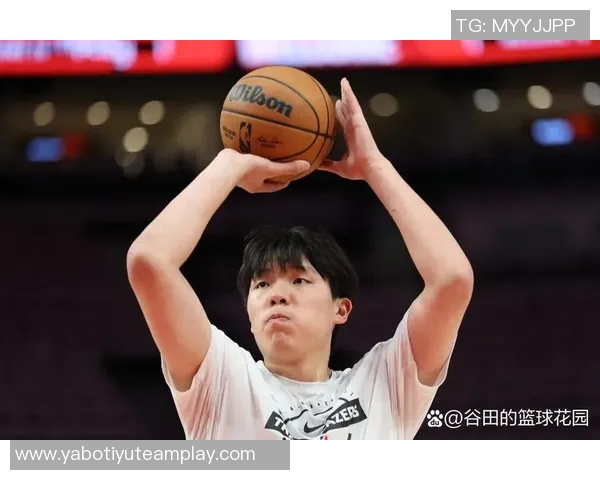 开拓者媒体人杨瀚森致力提升基础技能力争成为球队可靠替补 开拓者媒体人杨瀚森致力提升基础技能力争成为球队可靠替补