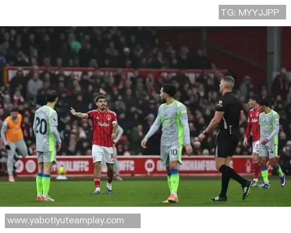 诺丁汉森林正式投诉曼城比赛判罚引发广泛关注与讨论